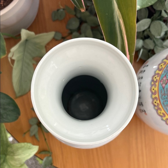 Chinese Porcelain Vintage Hand Painted Vases Set of 2 Excellent Condition - Picture 6 of 14